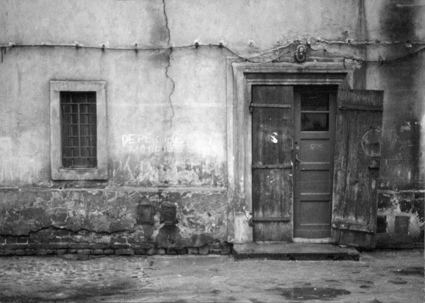 Doorway, Łódź, 1990