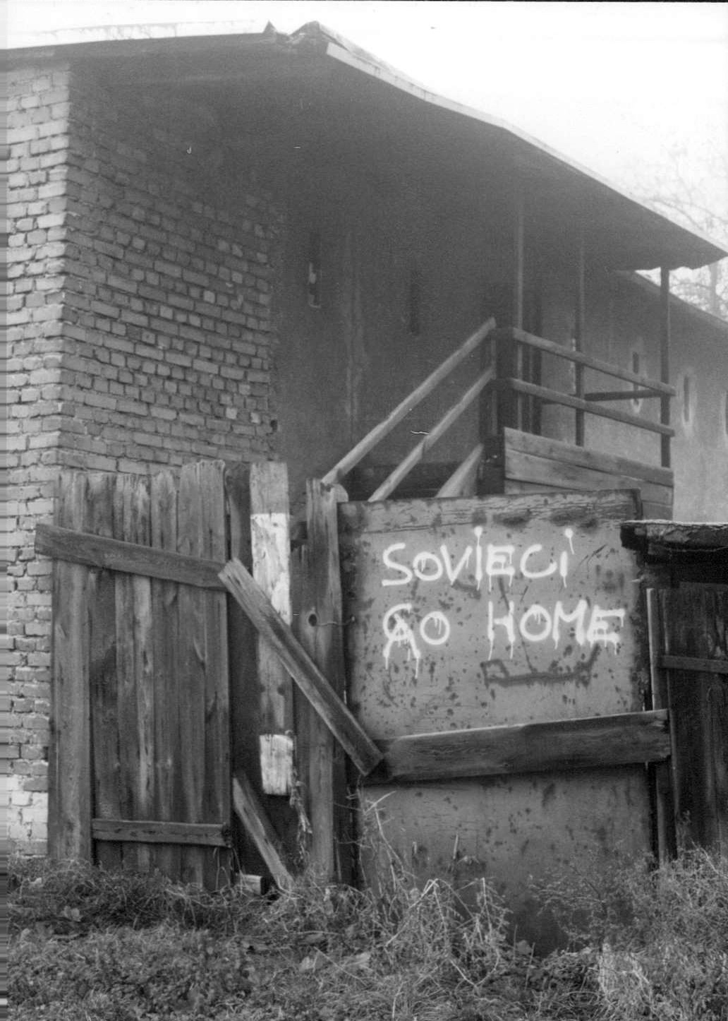 Soviets Go Home graffito, Łódź, 1989