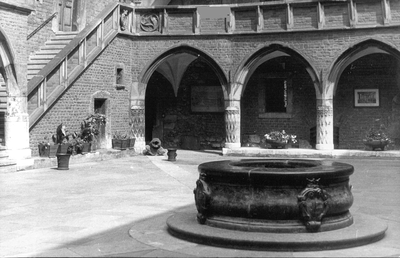 Courtyard, Collegium Maius, Kraków, 1990
