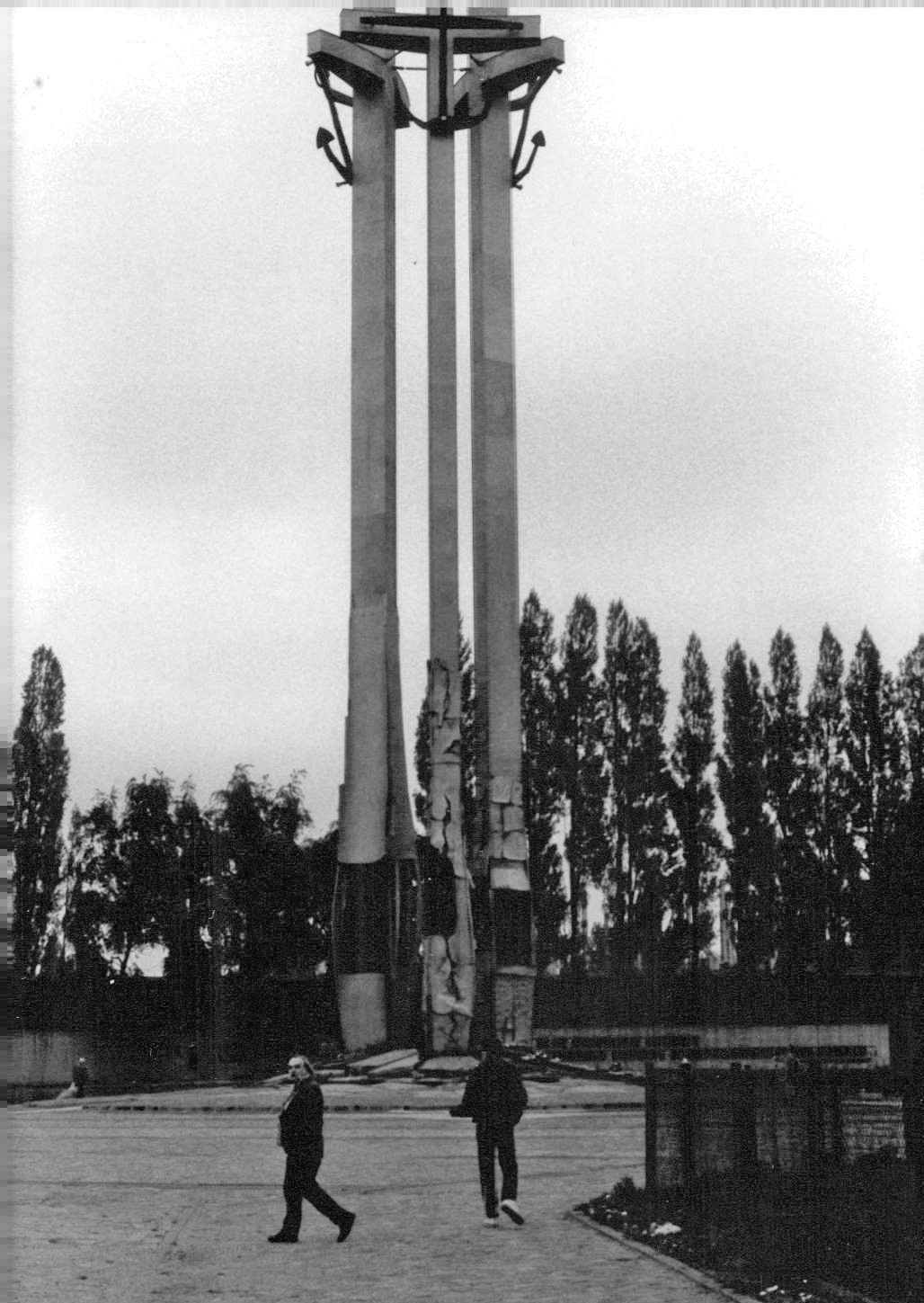Gdańsk Shipyard Monument, 1990